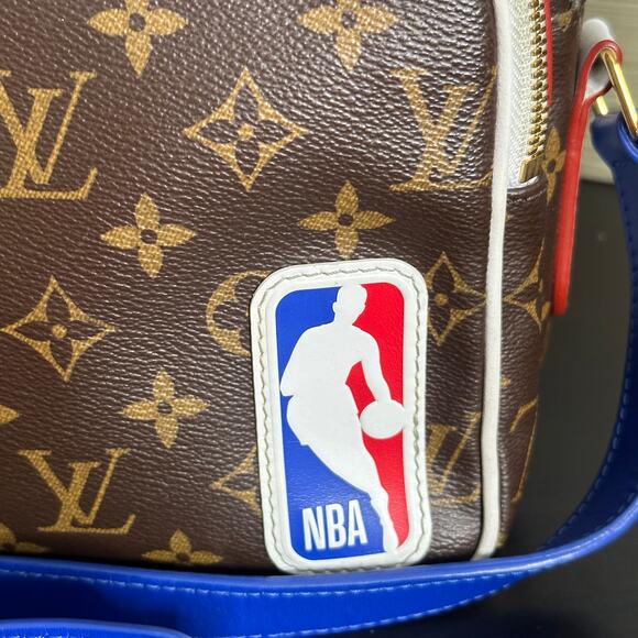 LOUIS VUITTON x NBA Monogram Nil PM Messenger Crossbody Bag - Picture 3 of 16